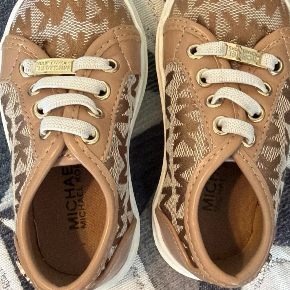 Michael Kors  toddler Little kid 5 Castella Low Top Unisex Sneakers Tan/Brown